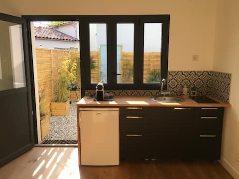 Charming quiet accommodation with outdoor space