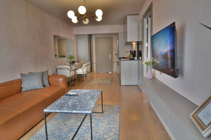 2B Perfect Location/2Jacuzzi gallery image 2