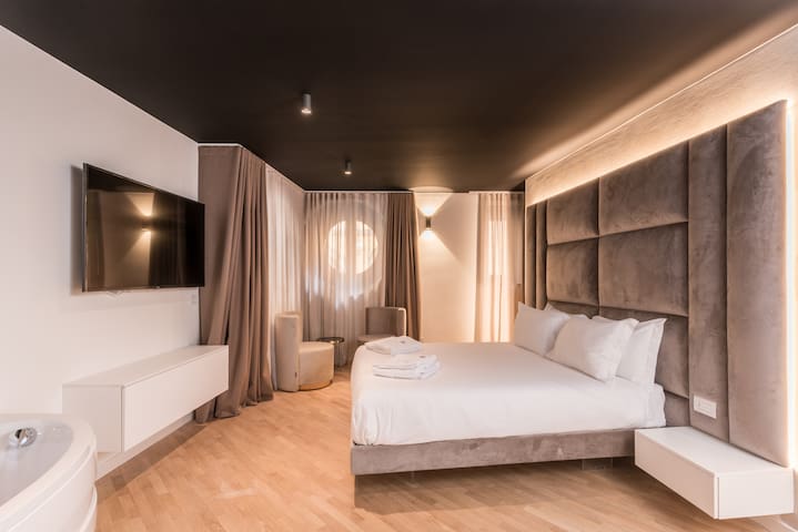 Brera Luxury Suite near Duomo. With Wifi.