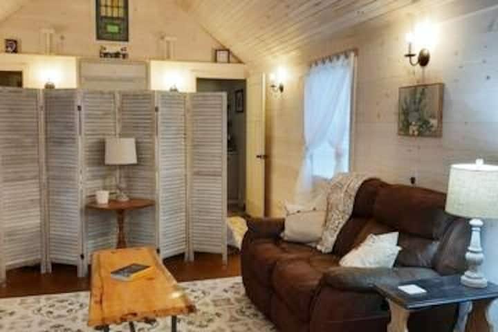 The Tiny Chapel: A Romantic And Tranquil Escape - Blue water, Conewango Valley