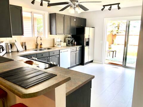 Entire HOUSE, 5 bdrm, pets, air conditioning