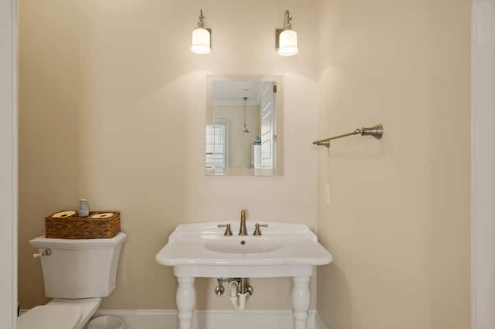 חדר רחצה בקומה החמישית