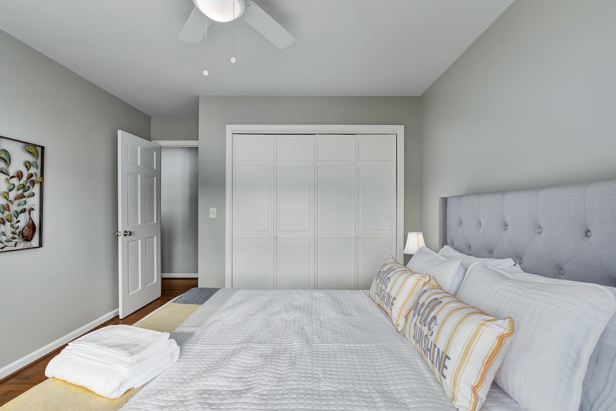 Još jedna fotografija 4. spavaće sobe s bračnim krevetom