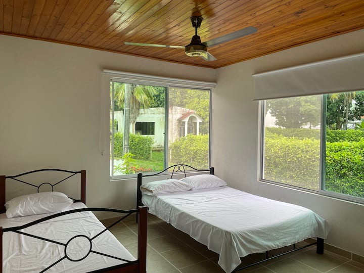 (2) ภาพห้องที่สองของบ้านมีห้องน้ำรวมกับห้องที่ 3