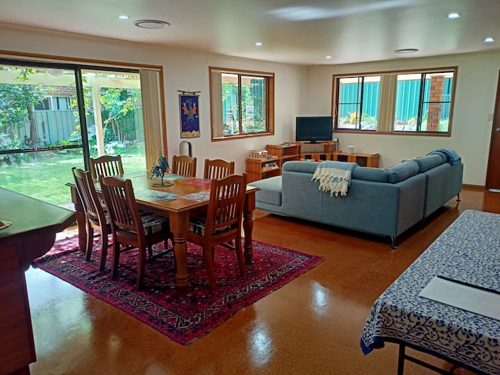 Pet-friendly, 3 bedroom house, large fenced yard