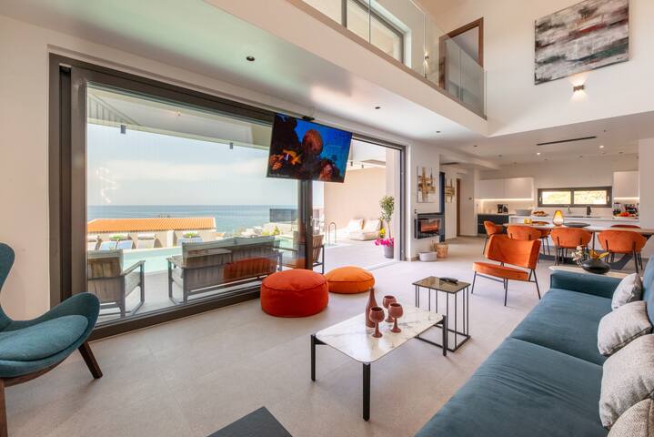 Villa Solis I 100m to the Sea & Free* Heated pool gallery image 4