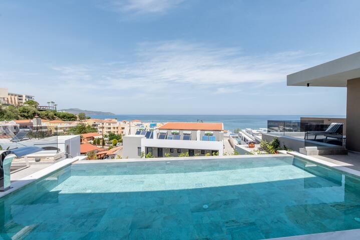 Villa Solis I 100m to the Sea & Free* Heated pool gallery image 2
