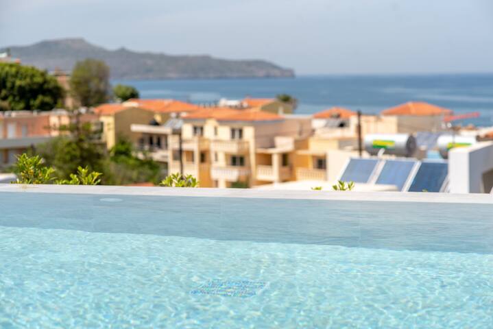 Villa Solis I 100m to the Sea & Free* Heated pool gallery image 5