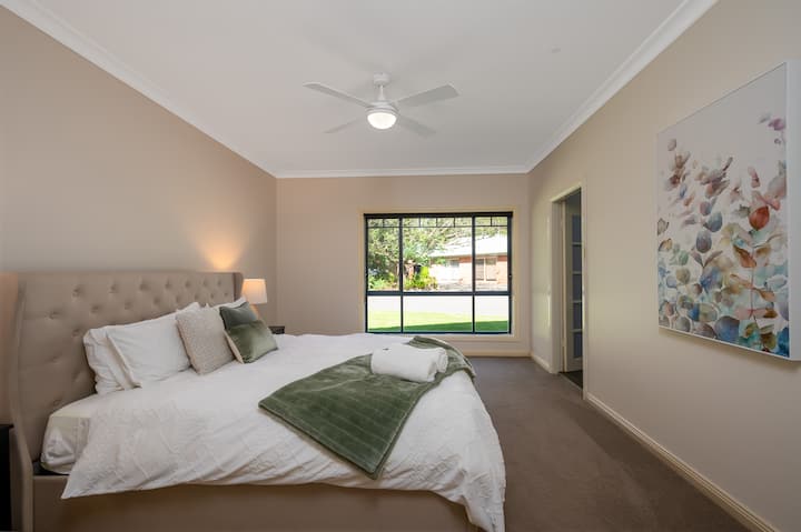 Bedroom 2 with king size bed