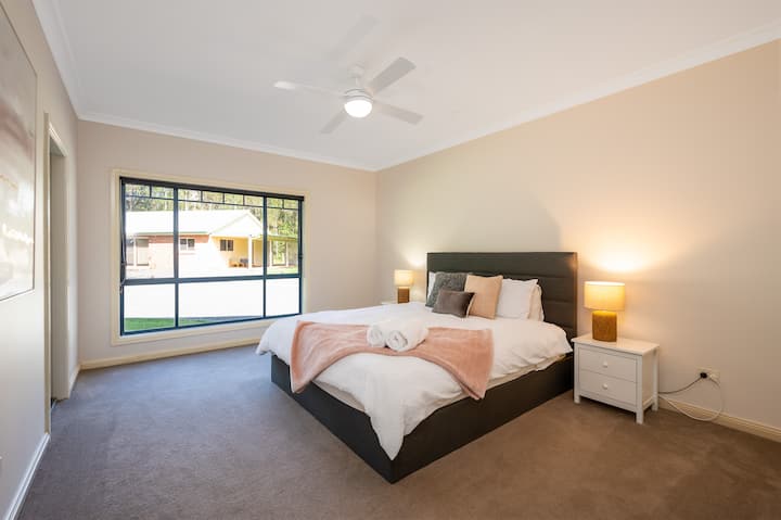 Bedroom 3 with king size bed