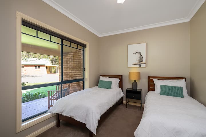 Bedroom 7 with two single beds