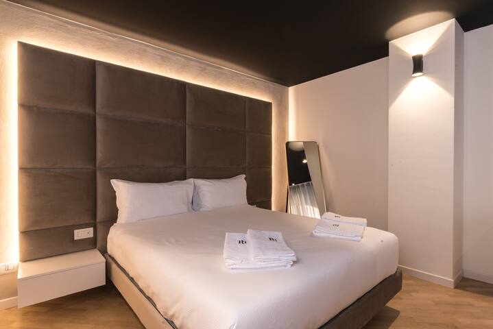 Brera Premium Suite near Duomo. Wifi. gallery image 4