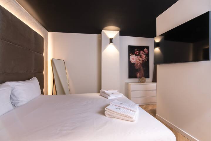 Brera Premium Suite near Duomo. Wifi. gallery image 5