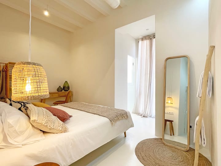 Glavna spavaća soba s vlastitom kupaonicom / Glavni apartman s vlastitom kupaonicom