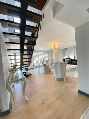 Charming Duplex w/Terrace+4BR/3BA+Fully Equipped gallery image 4