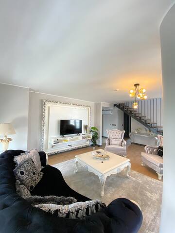 Charming Duplex w/Terrace+4BR/3BA+Fully Equipped gallery image 3