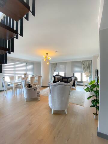 Charming Duplex w/Terrace+4BR/3BA+Fully Equipped gallery image 5