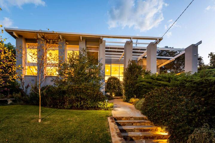 Coastal & Garden Oasis with pool gallery image 2