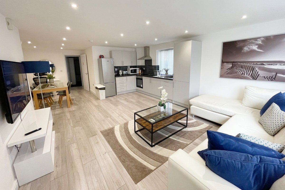 Sala con sofá cama. Administrado profesionalmente por : GPSbnb