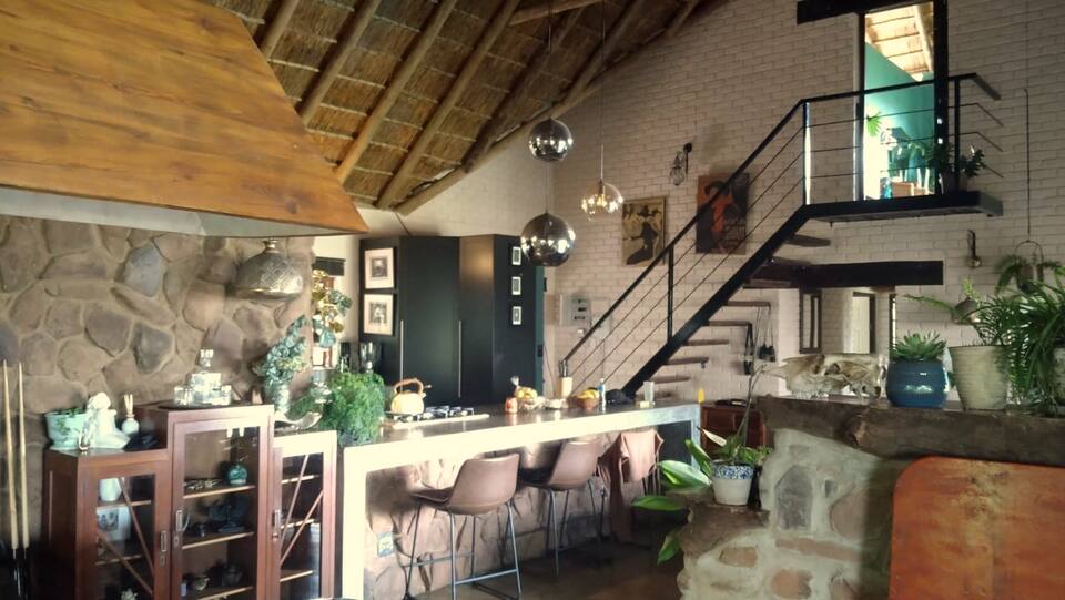 A thatched mountain lodge in a game conservancy, Hekpoort, Magaliesberg, South Africa, photo 6 of 10
