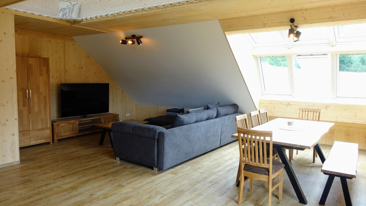 Popular Airbnb listing: TreeTop - 2-story apartment with living network in Ravensburg