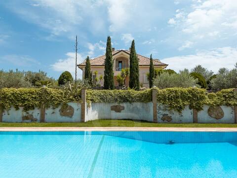Villa with Infinity Pool~ Luxurious Escape