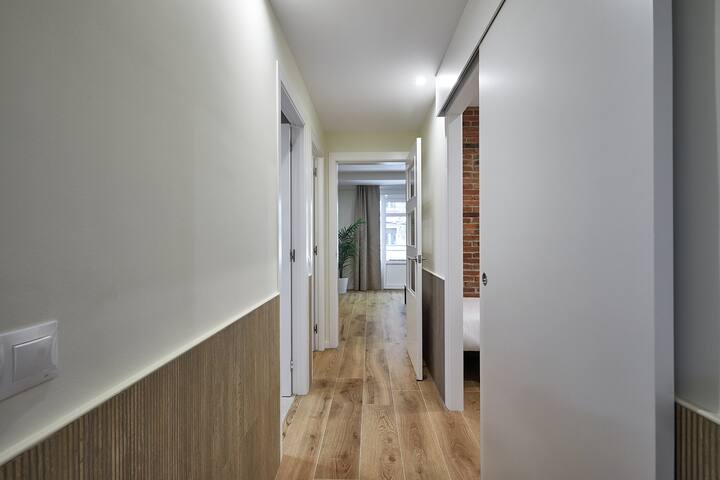 BBarcelona Sagrada Familia Superior 04 gallery image 5