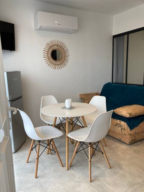 Charming studio 1 in Mas with private parking