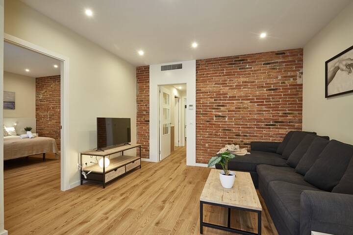 BBarcelona Sagrada Familia with terrace 03 gallery image 3