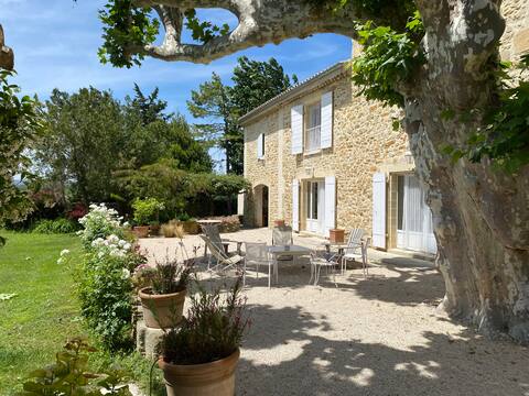 Bastide with pool and large park in the countryside