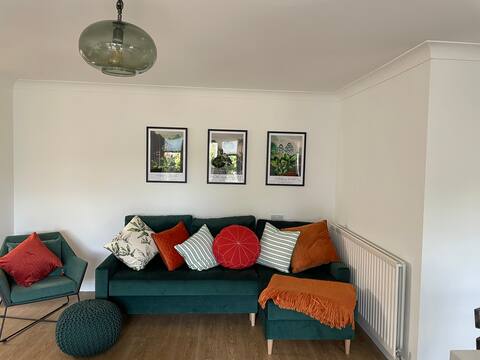 2 Bed Cottage style bungalow with walled garden