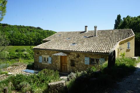 Proche Grignan, La Teyssonnière en pleine nature