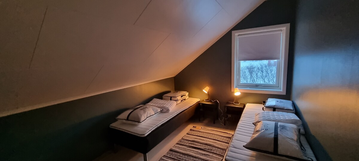 Спална соба 3 со две единечни седишта