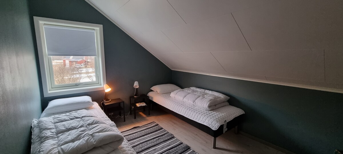 Спална соба 2 има 2 единечни кревета