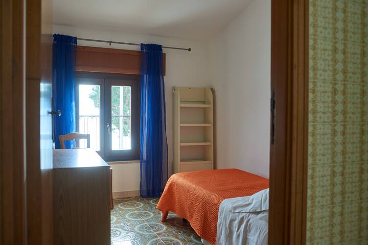 ერთი ოთახი ზღვის ხედით