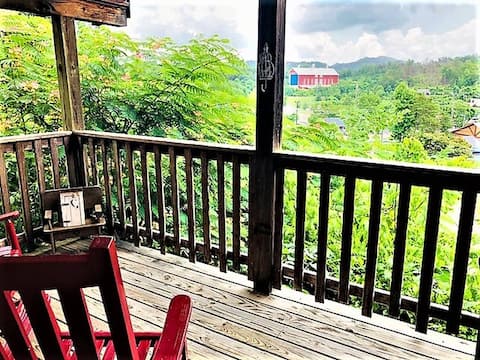 Top performing Airbnb: View! Location! Studio Log Cabin,Hot Tub,Fireplace in Pigeon Forge