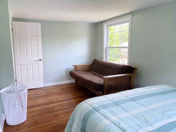 Спалня№2 съдържа матрак с двоен размер гел/пяна и разтегателен диван