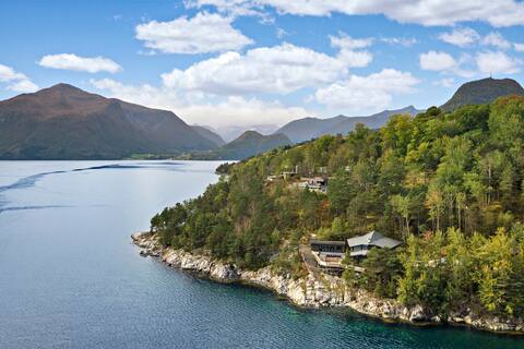 Stunning house in the fjords (8-14 people)