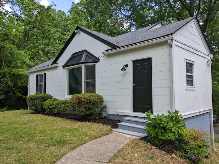 Adorable Oasis in the Heart of Marietta (sleeps 4) Houses for Rent in