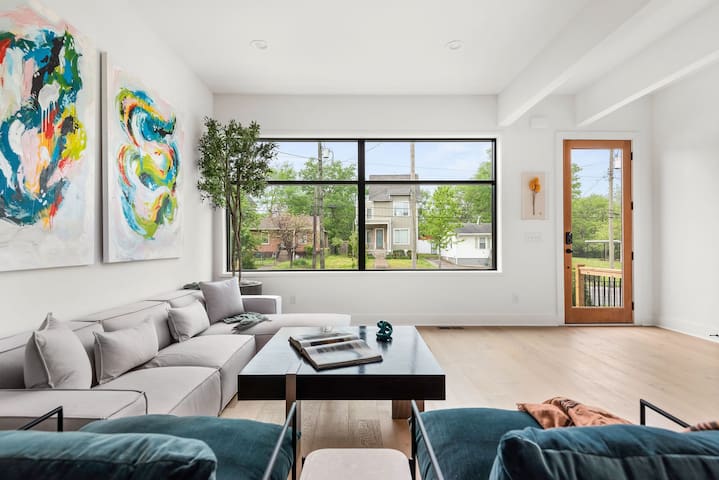 Spacious 4BR w/ Deck Close to Broadway & Vandy