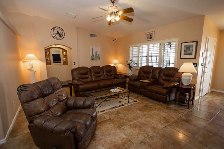 Getaway, Sparkling Pool & Shuffleboard Table - Lake Havasu City, AZ