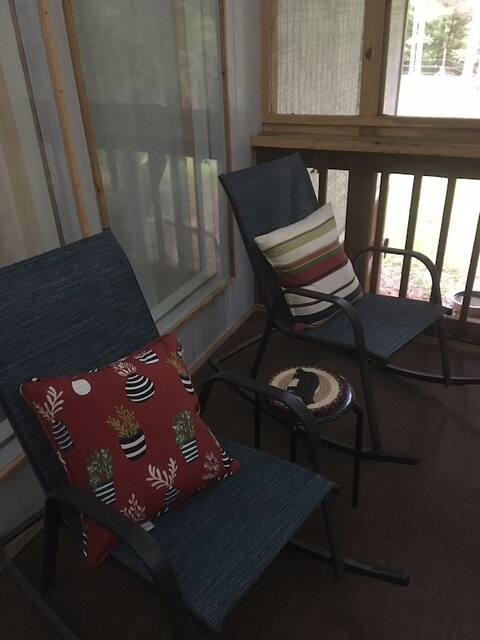 Family and pet friendly-Near Shirley Creek Marina