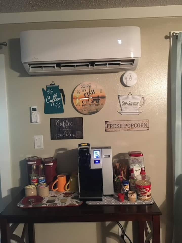 ¡Café y palomitas completamente cargadas!