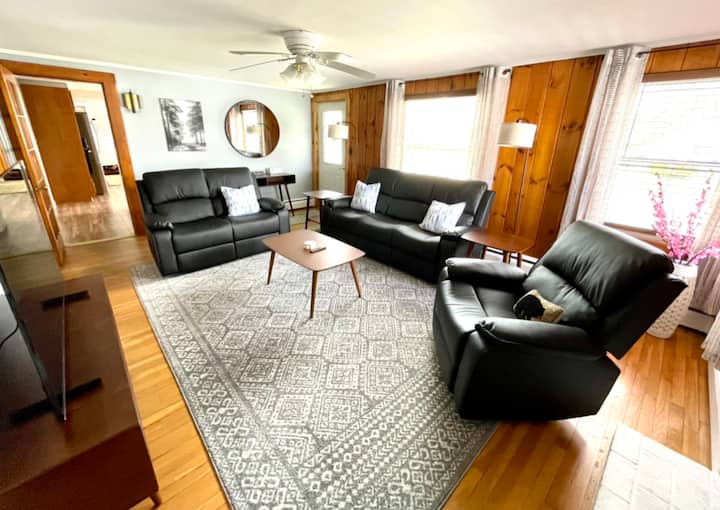 Home Away From Home In The White Mountains - Littleton, NH