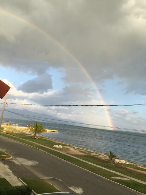 Pon Di Sea Front *Pool*AC*Gated*