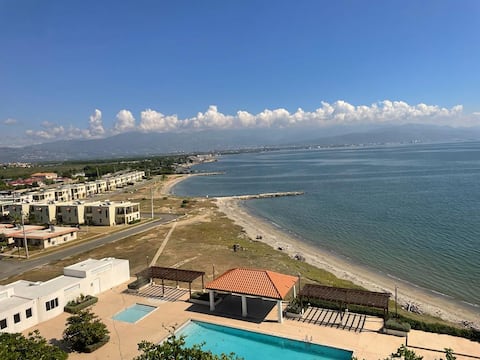 C-Vue Villa *Pool*AC*Gated*Sea Front*