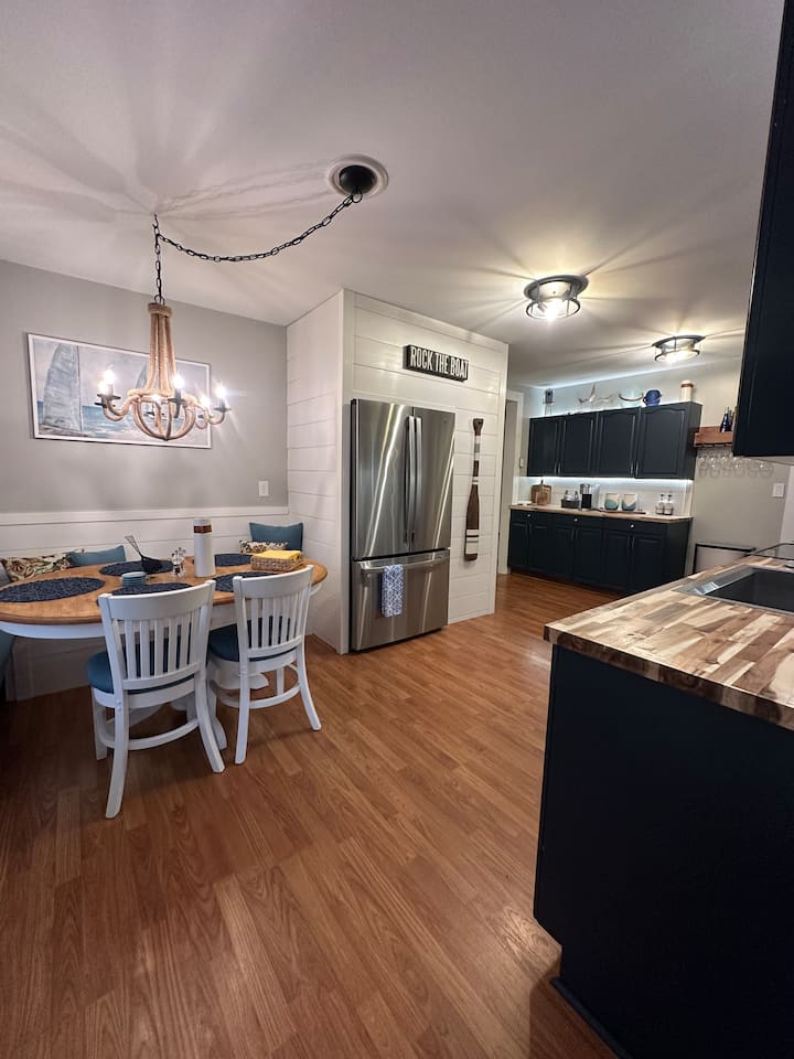 The Lake House at East Bay Houses for Rent in Wolcott, New York