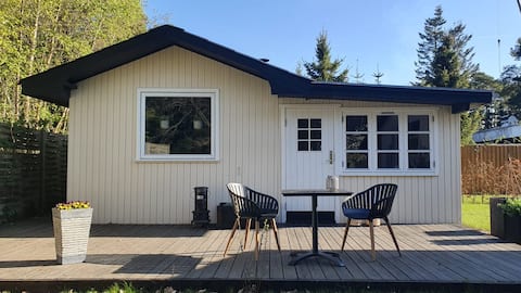 Top Airbnb: Cozy guesthouse 200 meters from beach and forest. in Skæring Egå