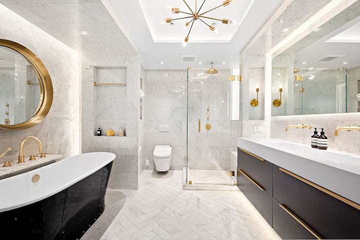 Luxury Full Floor W. Private Elevator 3 BR, 2 BTH.