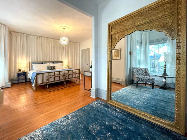True luxury: Harvard mansion 4+br 3.5ba 2 parking gallery image 4